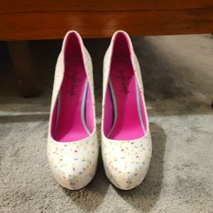 Taylor Says "GLAZED" Heels